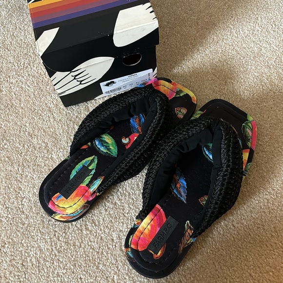 Farm Rio Cashew Black Maxi Crochet Puffy Flip - Picture 4 of 7